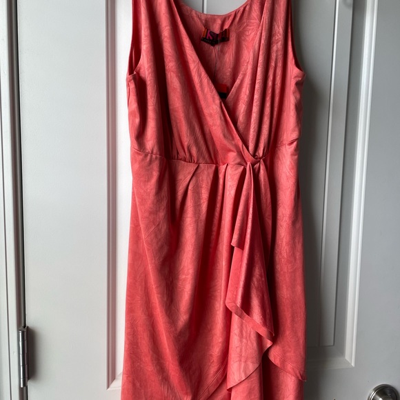 ISLE Dress - Picture 5 of 8